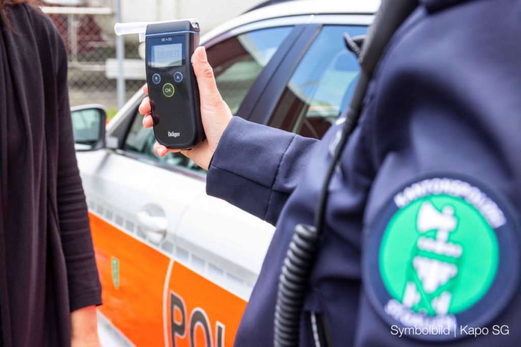 Trübbach SG: Mit 2,4 Promille Unfall gebaut und abgehauen