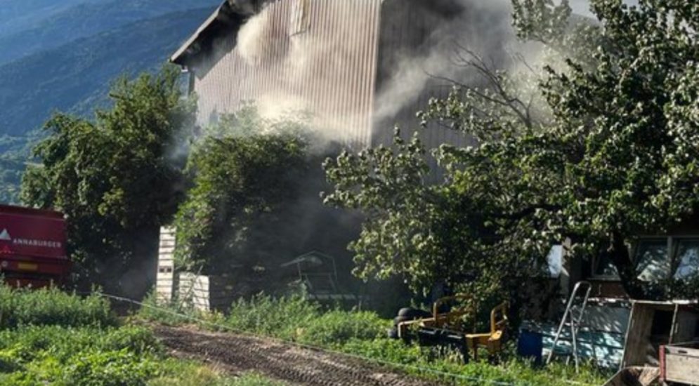 Grosseye: Stallung in Brand