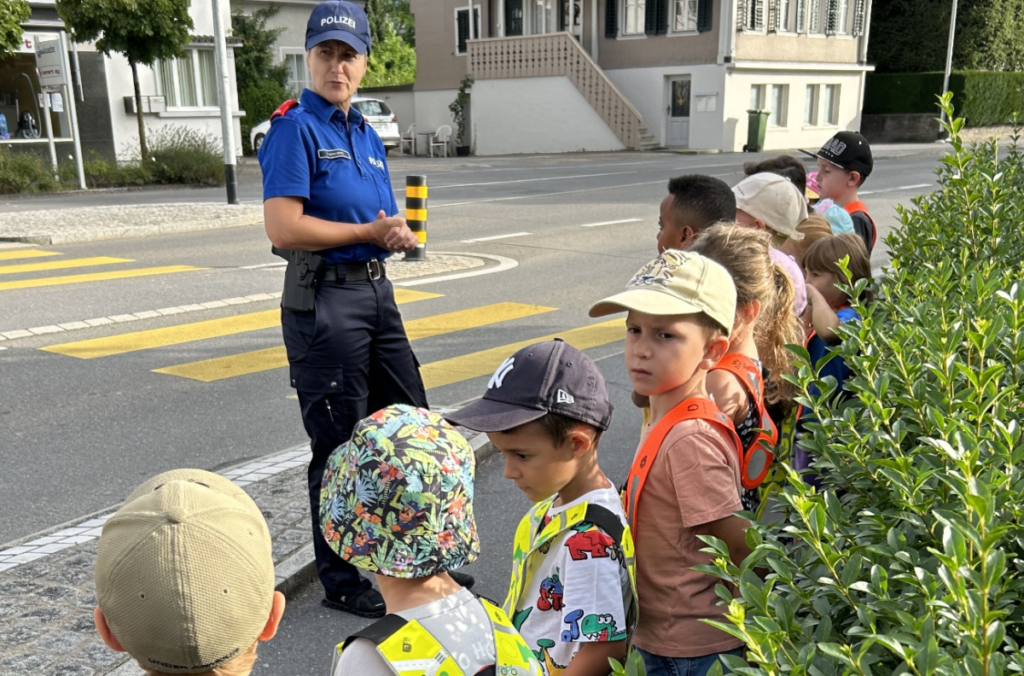 Kanton Schwyz: Vier Raser im Schulwegbereich angezeigt