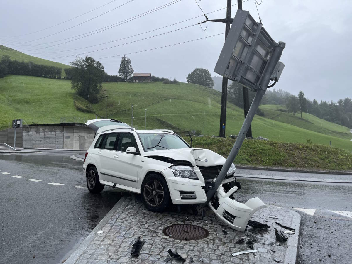 Wattwil SG: Im Brendikreisel Unfall Gebaut