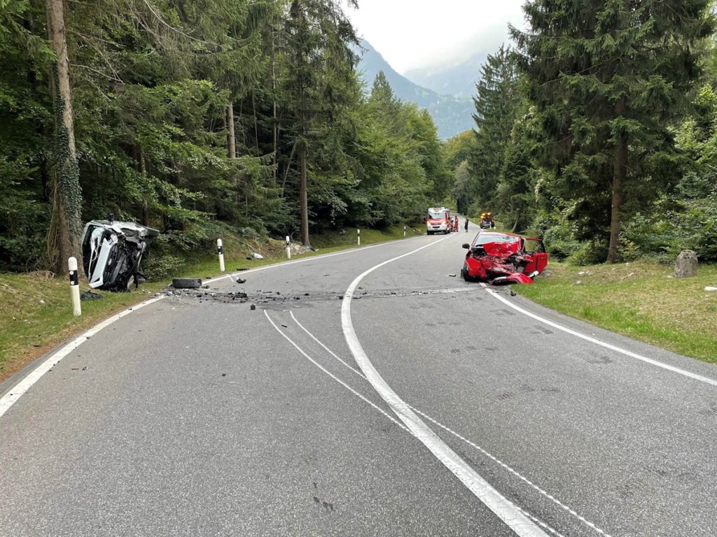 Schwerer Unfall in Maienfeld GR: Fünf Verletzte bei Frontalcrash