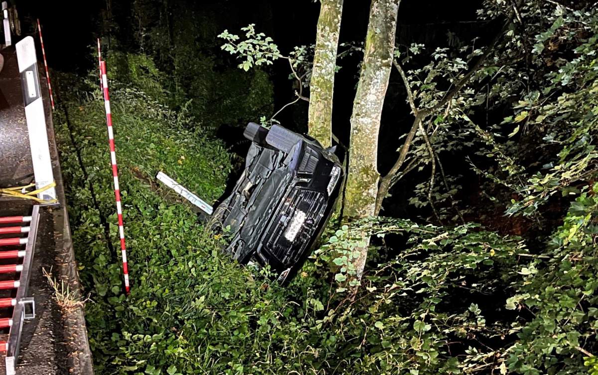 Car Accident in Buchs: Two Injured After Vehicle Plunges Down Embankment