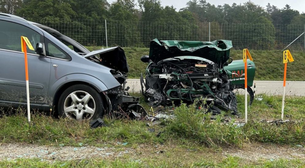 Henggart ZH: Heftiger Frontal Unfall Fordert Verletzte