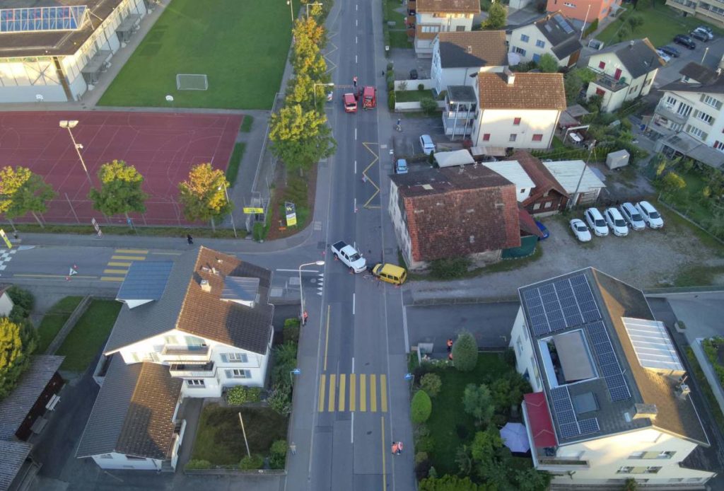 Baar ZG: Heftiger Frontal Unfall fordert erheblich Verletzten