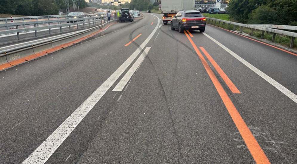 A1 Neudorf SG: Unfall mit drei beteiligten Fahrzeugen