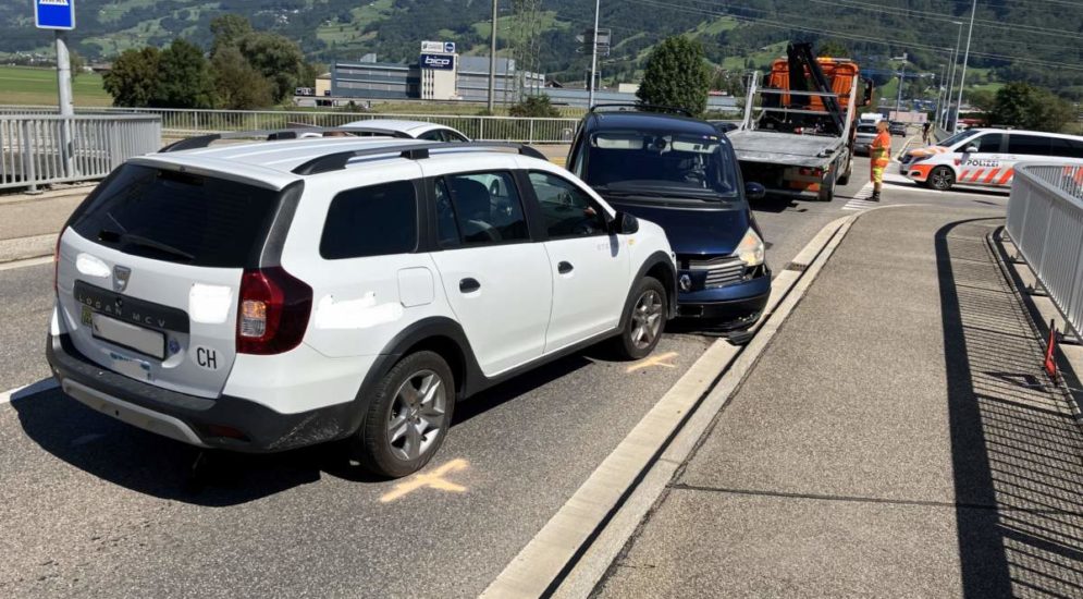 Bilten GL: Unfall zwischen drei Autos