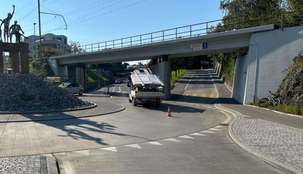 Unfall in Freienbach SZ: Velofahrer überrollt und erheblich verletzt