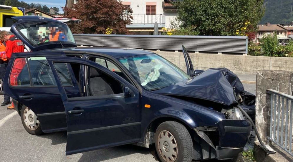 Niederurnen GL: Fahrer nach Unfall nicht ansprechbar