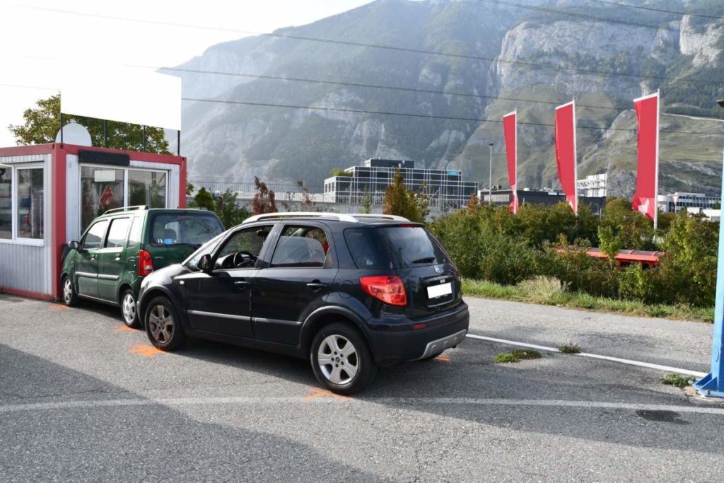 Chur: Auto bei Unfall während Schlagerparade in Briefkasten gerollt