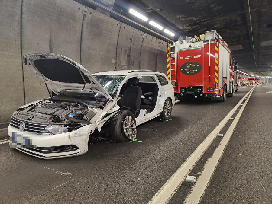 Heftiger Unfall Im Gotthard Strassentunnel Fordert Erheblich Verletzten