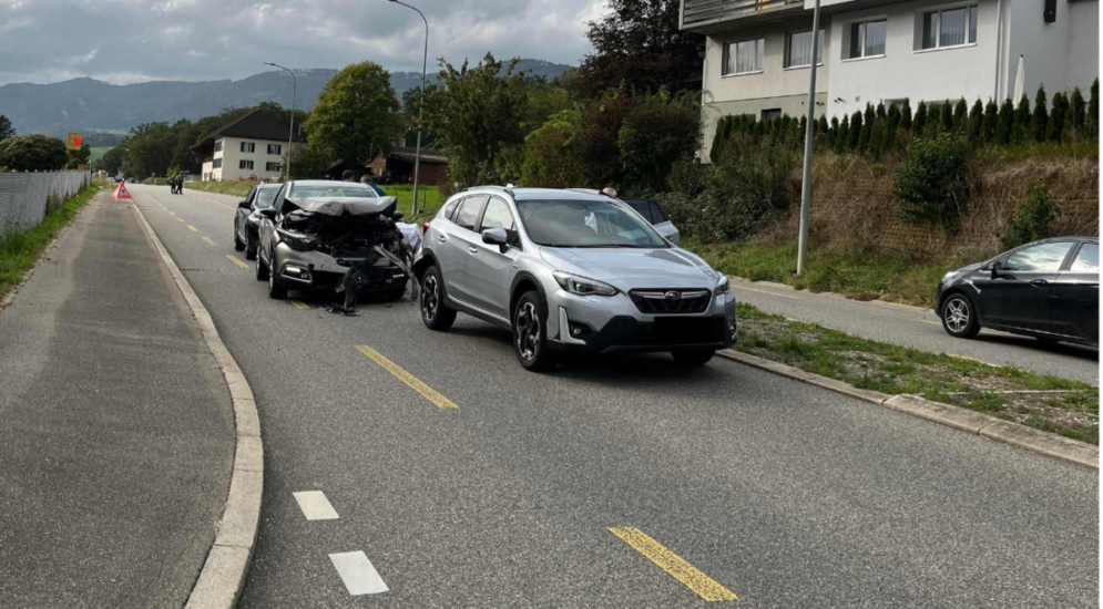 Balsthal SO: Unfall mit drei Fahrzeugen wegen Unaufmerksamkeit
