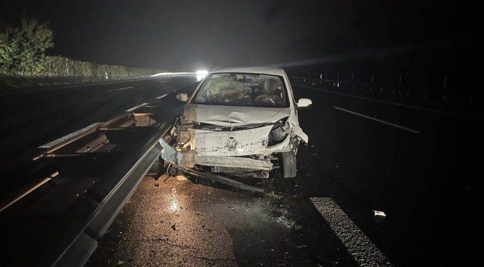 Unfall auf A1, Safenwil: Trotz Vollbremsung in Patrouillenwagen geprallt