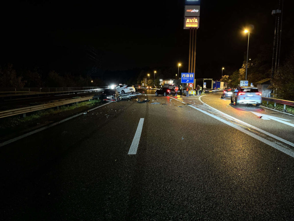 Heftiger Unfall A1 Kölliken: Mehrfachkollision nach Crash eines BMW-Lenkers (21)