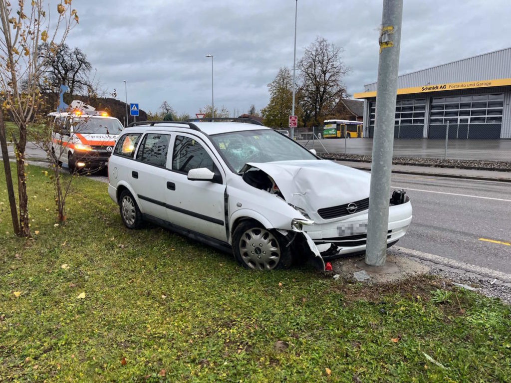 Oberbüren SG: Alkohol am Steuer - Autolenker (24) verursacht Unfall