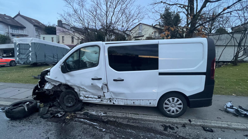 Buchrain LU: Kollision auf Hauptstrasse verursacht Verkehrsbehinderungen