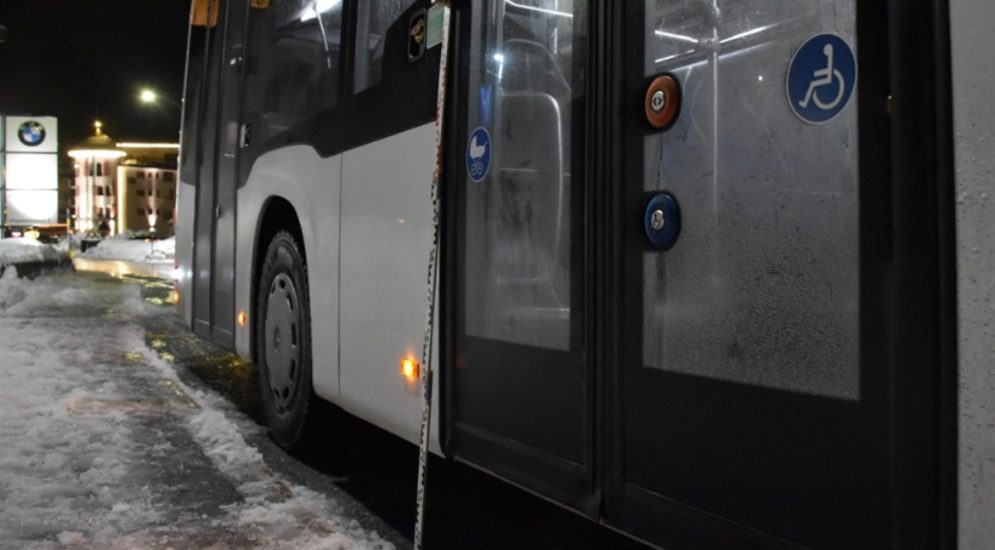 Unfall in Davos Dorf: Seniorin von Bus umgeworfen