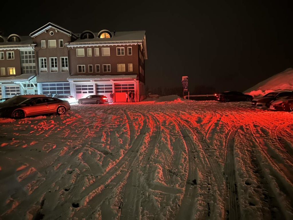 Schwägalp AR: Schneefälle - Autos driften gefährlich