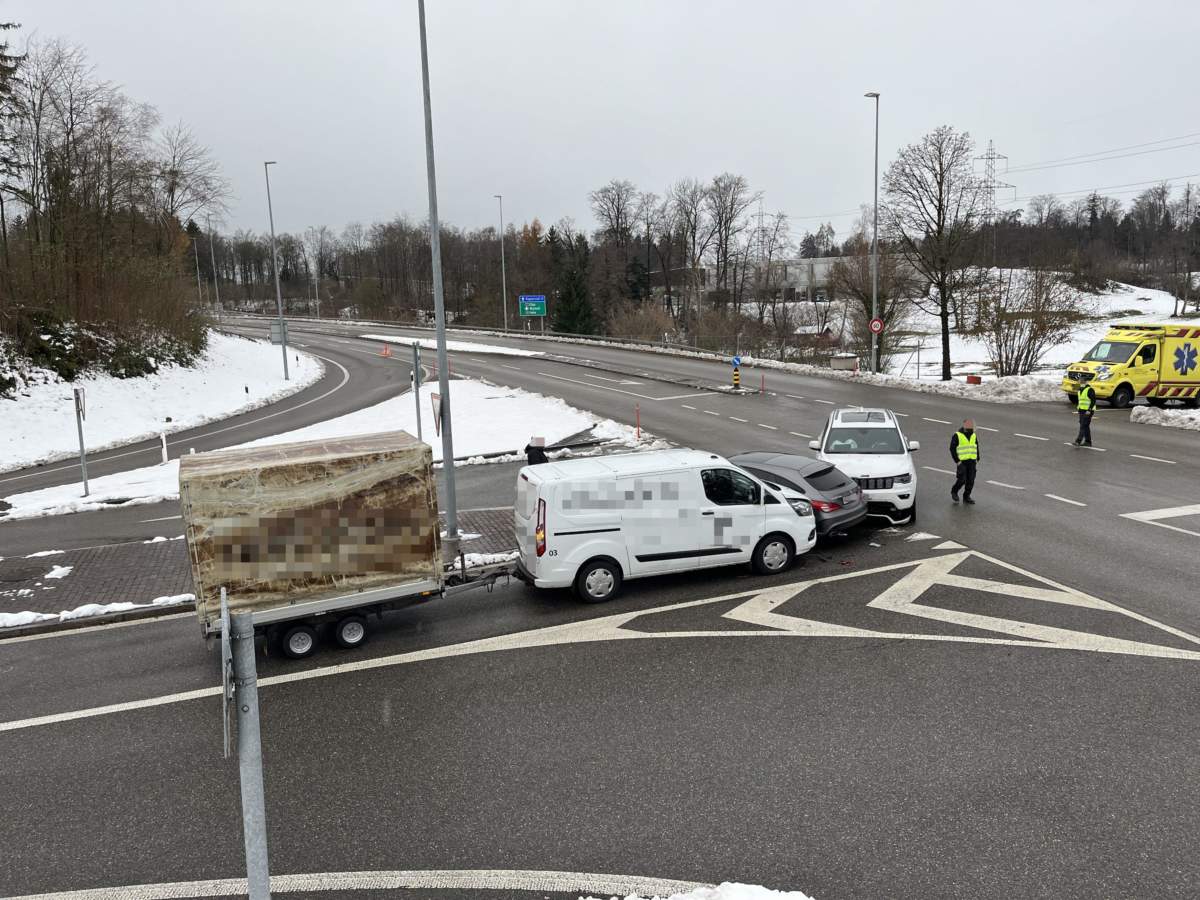 Rapperswil-Jona SG: Unfall Zwischen Drei Fahrzeugen