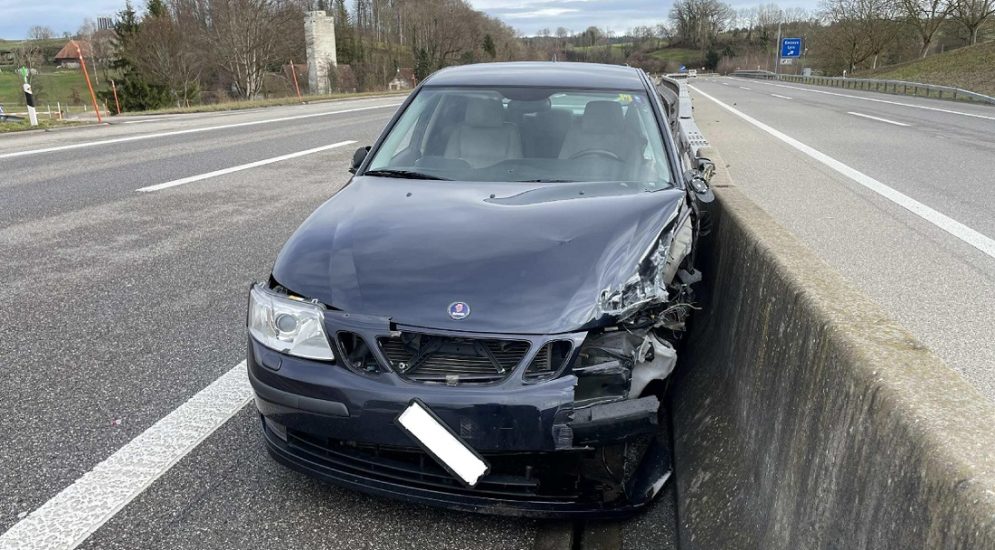 Chiètres FR: A1 nach heftigem Unfall gesperrt