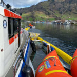 Arth SZ: Gesunkenes Boot am Hafen aufwendig geborgen