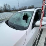 Kurioser Unfall auf A14 Baar ZG: LKW-Eisplatte zerschmettert Windschutzscheibe