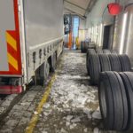 Kurioser Unfall auf A14 Baar: LKW-Eisplatte löst sich und zerschmettert Windschutzscheibe