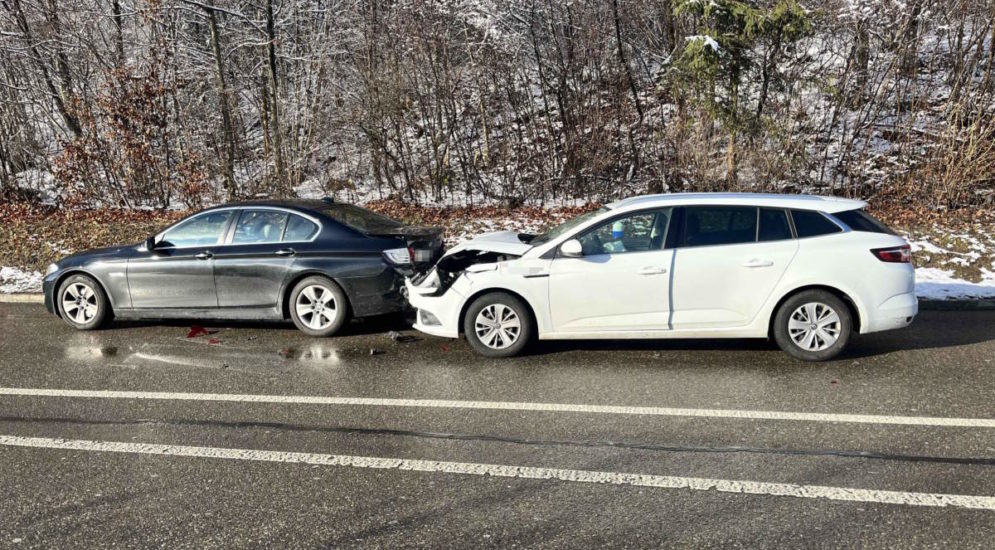 Rapperswil-Jona SG: Autos bei Unfall ineinander geprallt