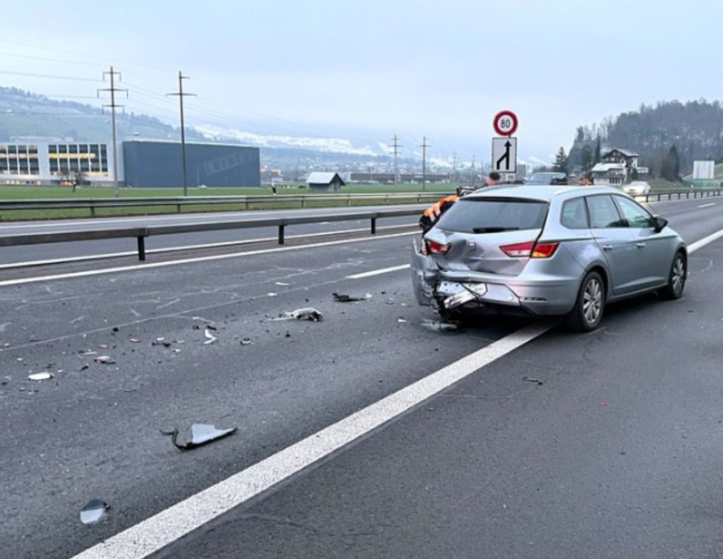 Unfall A8 Sarnen OW: Hoher Sachschaden und erhebliche Verkehrseinschränkungen