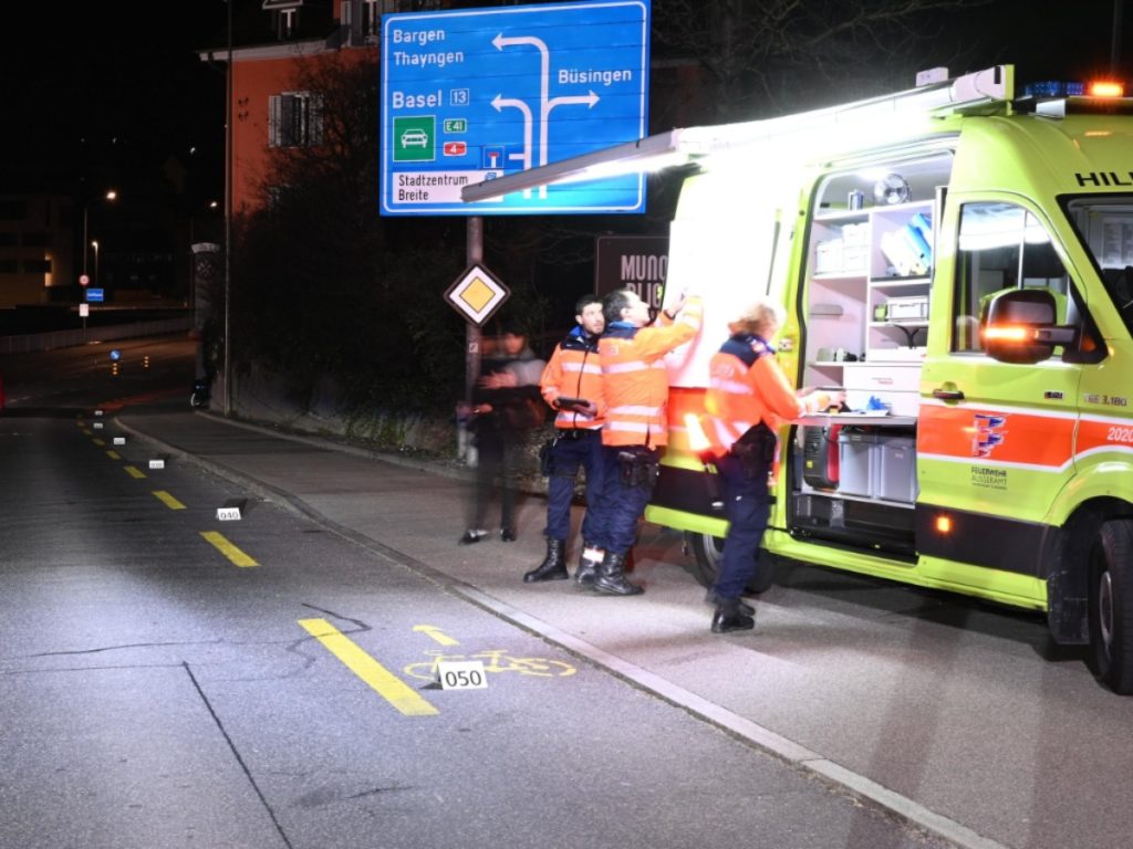 Tragischer Unfall in Feuerthalen ZH: Velolenker prallt gegen Pfosten und stirbt