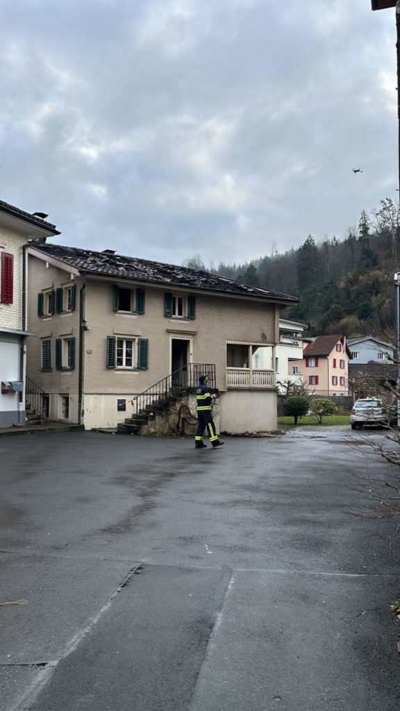 Brunnen SZ: Sperrung nach schwerem Brand