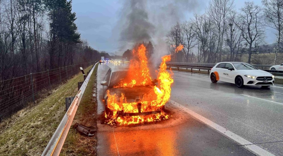 Haag SG: Fahrzeugbrand auf der Autobahn