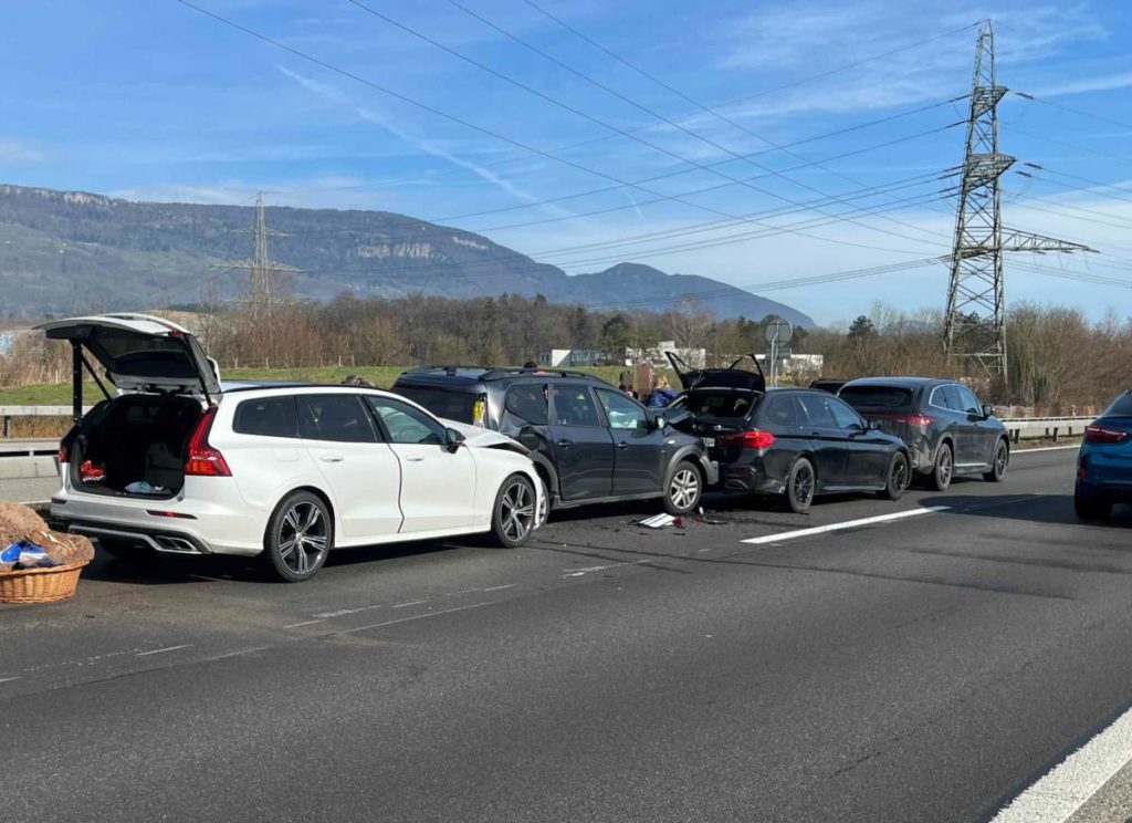 Flumenthal / Wiedlisbach SO: Zweimal Unfall auf A1 - drei Verletzte