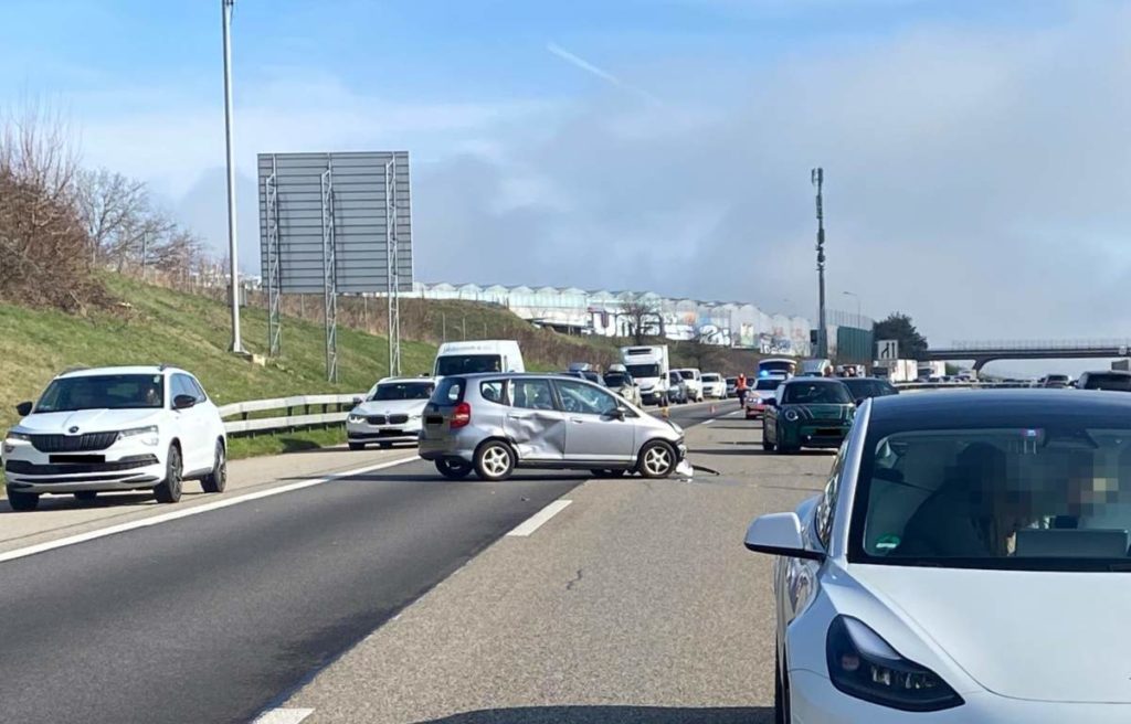 Flumenthal / Wiedlisbach SO: Zweimal Unfall auf A1 - drei Verletzte