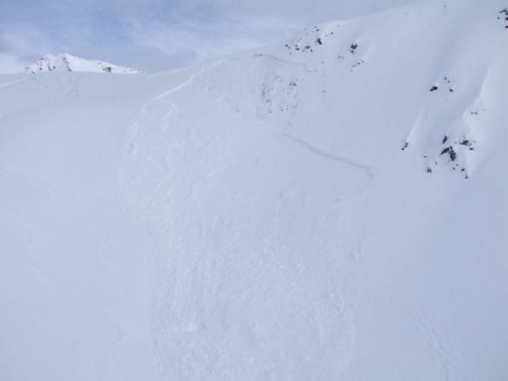 Davos: Zwei Skitourenfahrer von Lawinen verschüttet