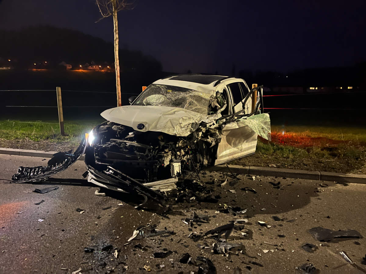 Heftiger Unfall In Sirnach Tg Fordert Sperrung Und Umleitung