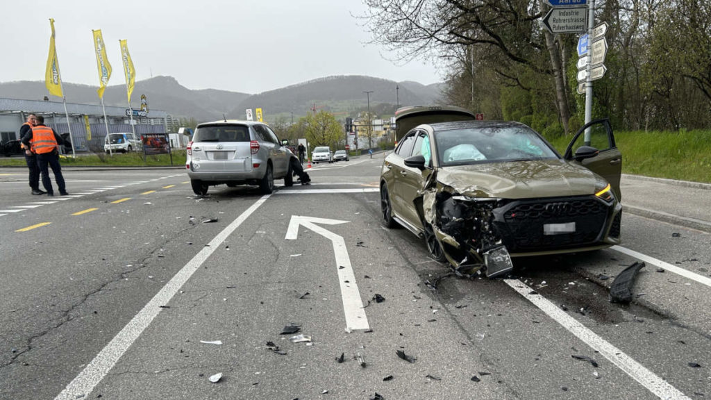 Buchs AG: Audi-Lenker übersieht Toyota und kann Unfall nicht vermeiden