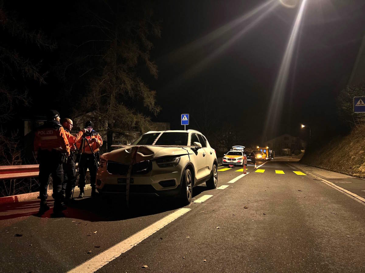 Lichtensteig SG: Fussgänger Nach Unfall Ins Spital Geflogen