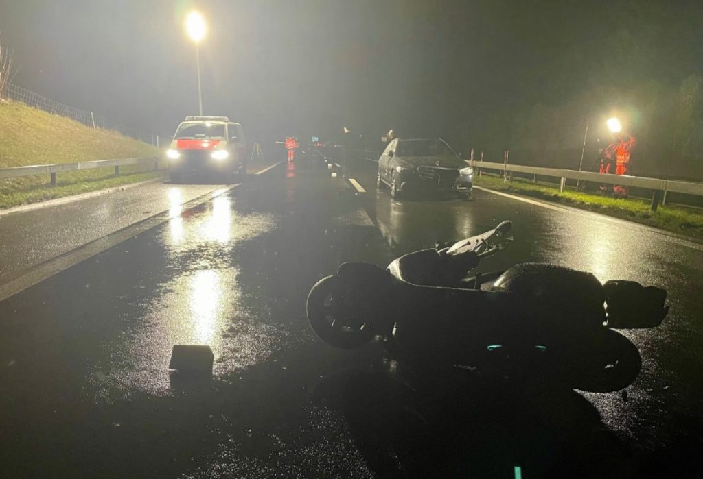 Schwerer Unfall Richterswil ZH: Rollerfahrer stirbt auf A3