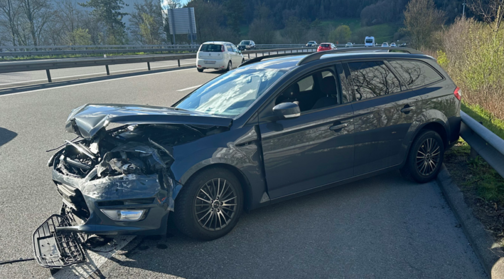 Dagmersellen LU: Unfall A2 - Autofahrerin verliert Kontrolle