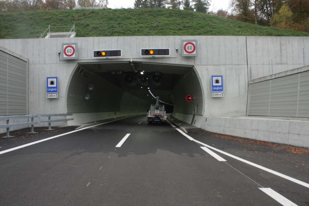 A5 Brüggmoos – Lengnau: Baustelle bei Tunnelportalen