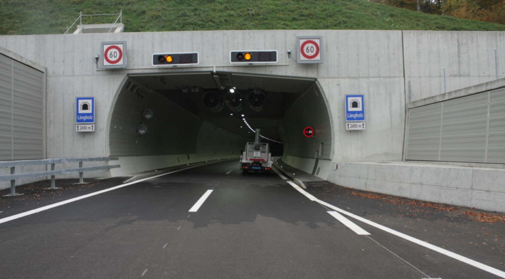 A5 Brüggmoos – Lengnau: Baustelle bei Tunnelportalen