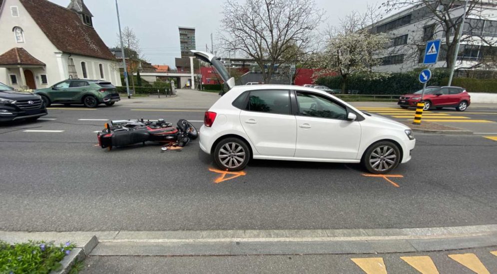 Menzingen ZG: Lernfahrer (17) wird bei Unfall erheblich verletzt