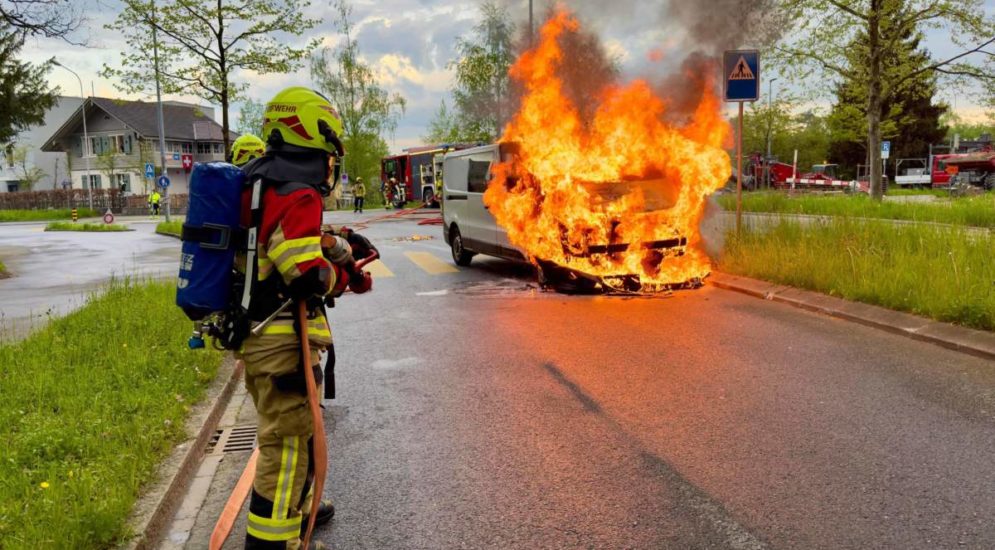 Kanton Zug: Sieben Unfälle, ein Fahrzeugbrand