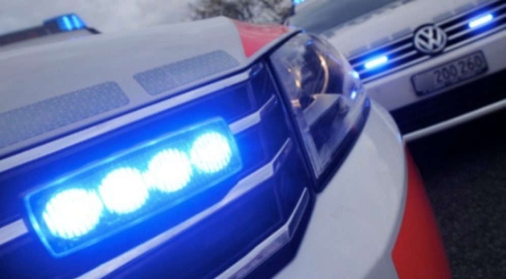 symbolbild polizeiautos mit blaulicht