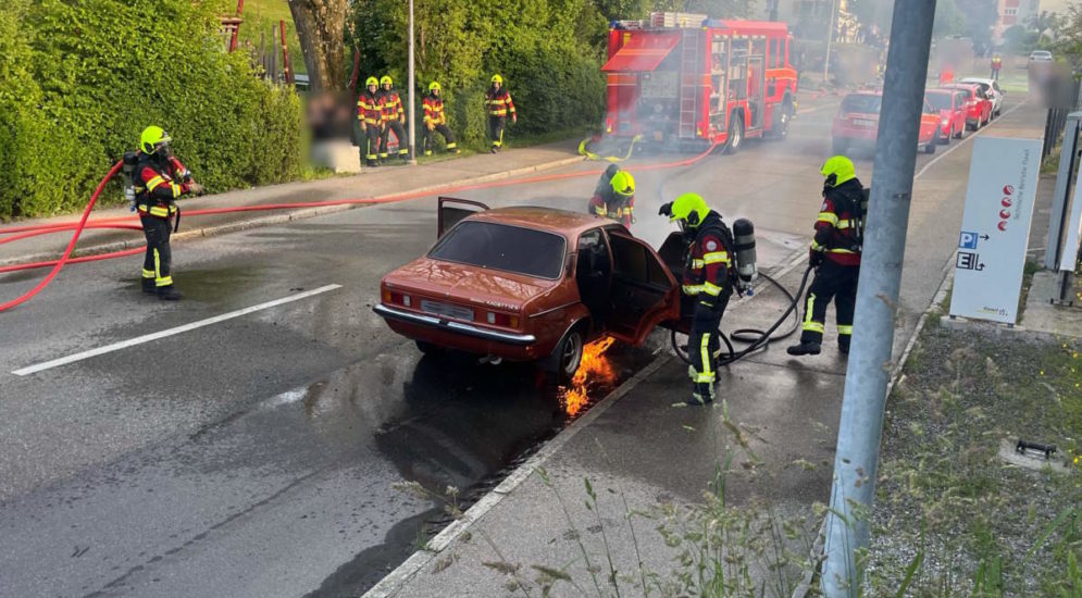 Flawil SG: Feuer in Motorraum eines Autos ausgebrochen