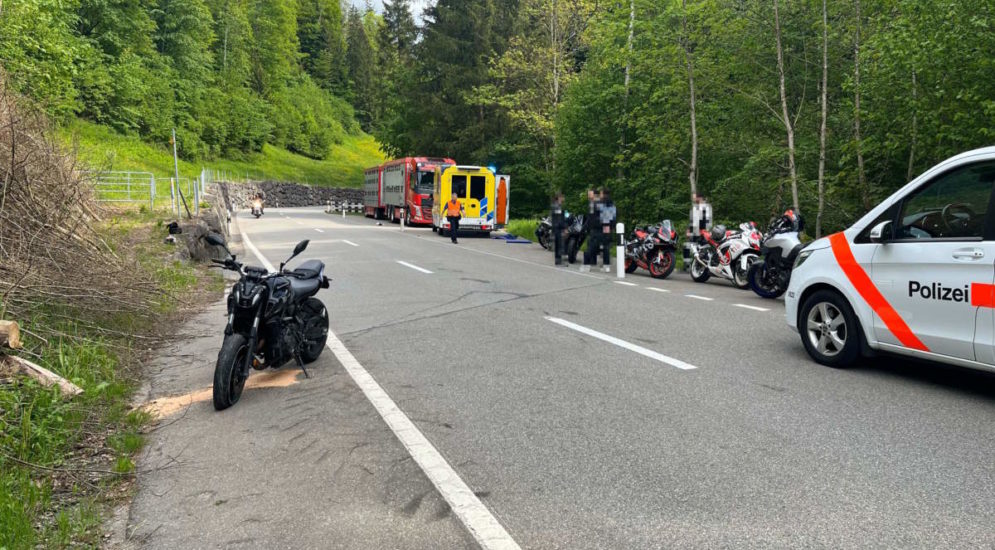 Gähwil Sg Motorradlenker 20 Nach Unfall Im Spital 9782