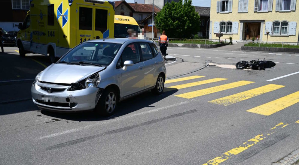 Ganterschwil SG: Auto und Motorrad bei Unfall kollidiert