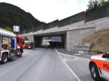 Bärenburg GR: Fahrzeugkombination kippt nach Unfall um