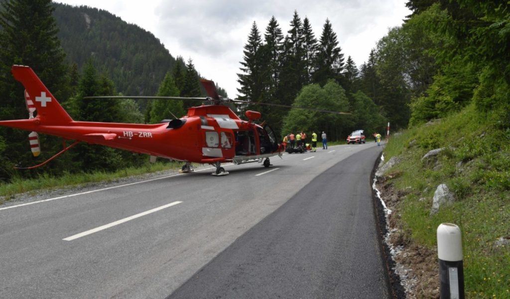 Motorradfahrer schwer verletzt nach Unfall in Sufers GR