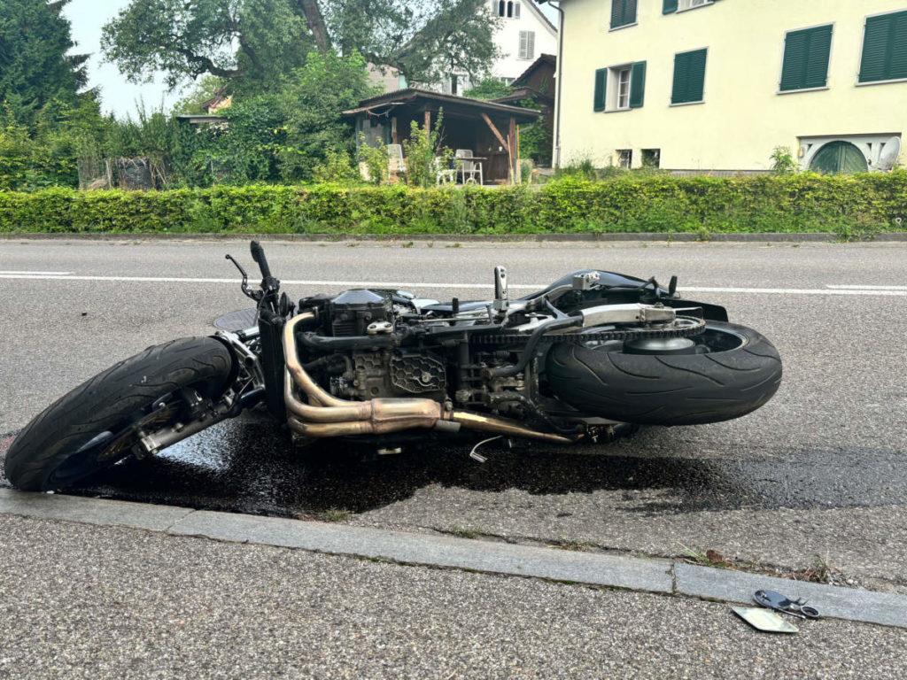 Dozwil TG: Motorradfahrer bei Unfall mit Auto verletzt